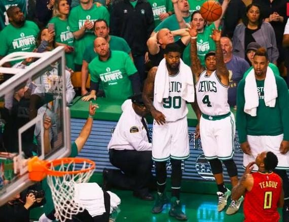 对手防线的 对手防线的