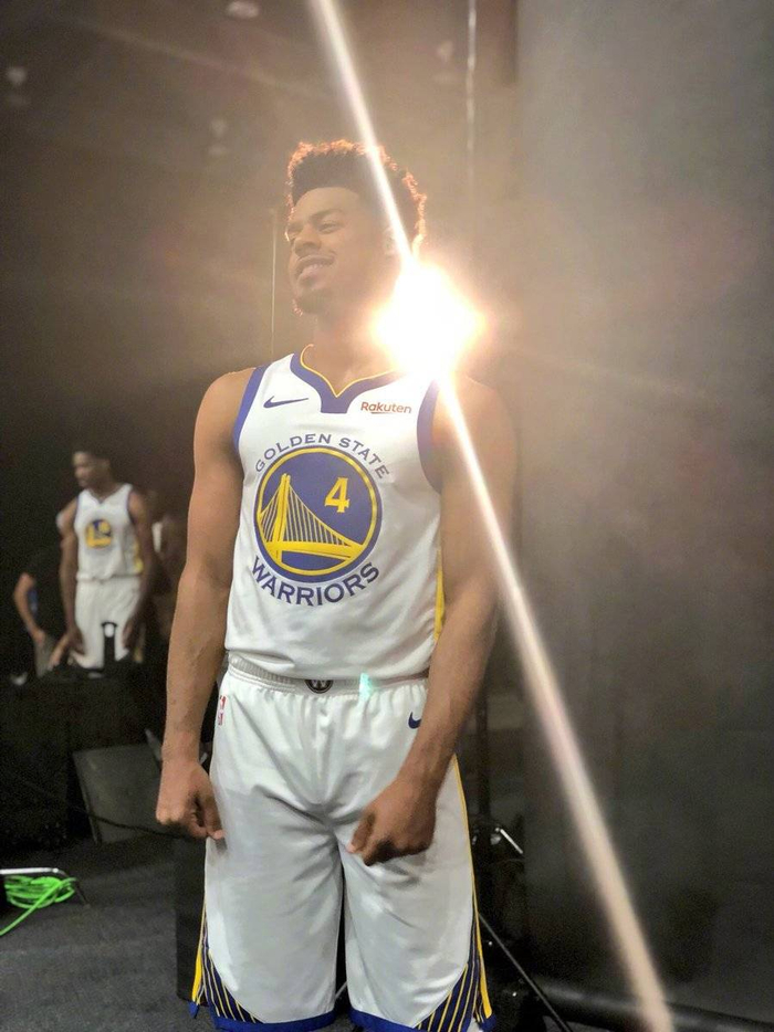 狭路相逢的 狭路相逢的